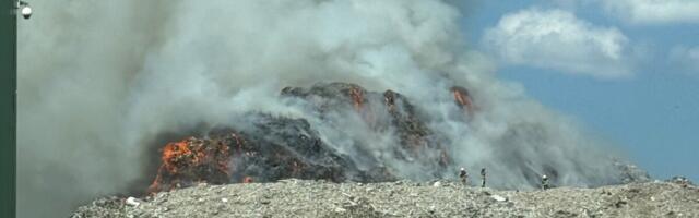 Проблемная свалка с яркой историей вновь загорелась