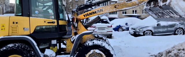 Власти Таллинна начнут убирать зимой снег со всех городских дорог