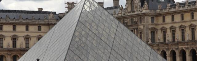 В Париже ограбили Лувр
