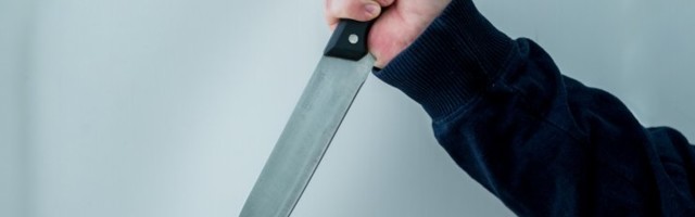 В новогоднее утро в Кохтла-Ярве мужчина ударил ножом свою сожительницу