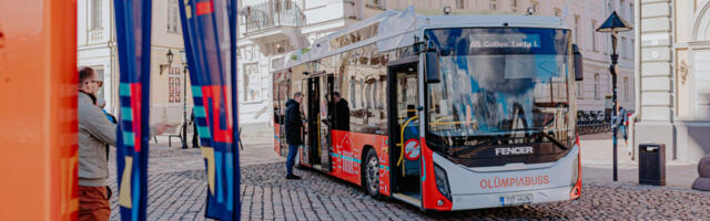 В Тарту начал курсировать уникальный олимпийский автобус