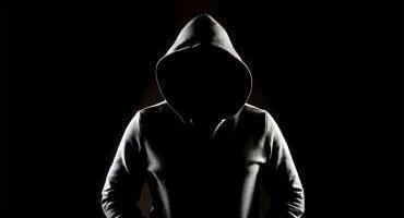 В эстонской Нарве мошенники под видом полицейских выманили у женщины более 5000 евро