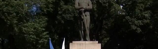 В Тарту возложили венки к монументу Освободительной войны