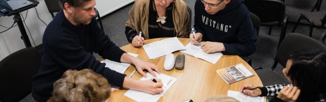 „Мне не с кем говорить по-эстонски“: как необычные курсы помогают преодолеть языковой барьер