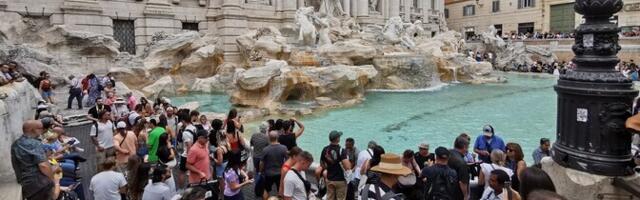 За возможность увидеть вблизи фонтан Треви туристам придется платить 2 евро