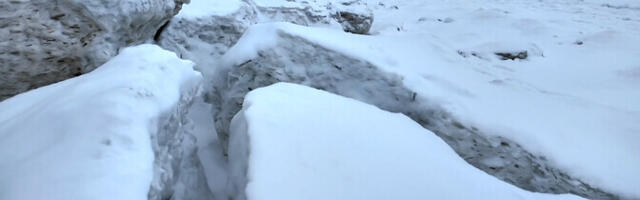 На пляже в Нарва-Йыэсуу можно увидеть ледяные торосы