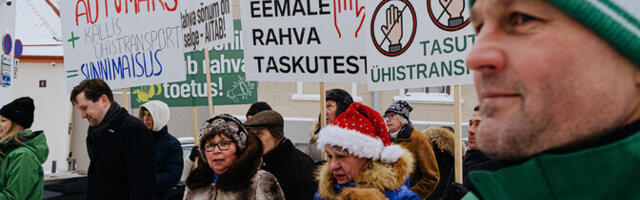 ФОТО: в Таллинне прошел пикет против плана лишить детей и пенсионеров права бесплатного проезда