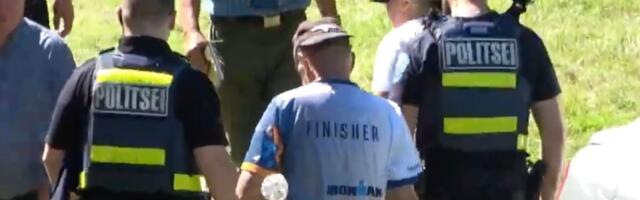 На памятном мероприятии в Синимяэ задержали мужчину: „я хожу в этой кепке уже более десяти лет!“