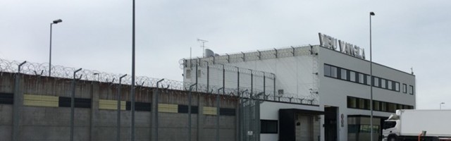 Двух заключенных Вируской тюрьмы с COVID-19 госпитализировали