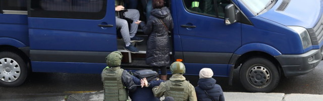 На акции оппозиции в Минске задержали более 300 человек. Среди них — журналисты, спортсмены и "Мисс Беларусь-2008"