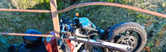 ФОТО | В Выхма мотоциклист врезался в пешеходный мост