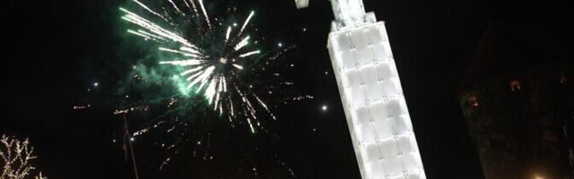 ФОТО: в центре Таллинна наступление 2026 года отметили концертом и световым шоу