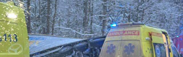 ДТП с 3 жертвами в Тукумсском крае: легковушка выехала на встречку