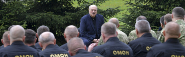 Лукашенко привел войска в полную боевую готовность