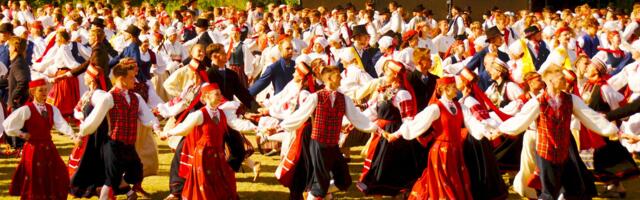 Фотогалерея: Тартуский праздник танца 2024 “Juure juures”