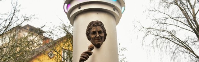 Вильянди принял решение убрать скандальный памятник певцу Яаку Йоала