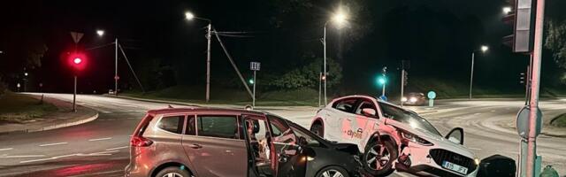 Полиция просит жителей Эстонии не выкладывать в соцсети фото и видео с мест ДТП