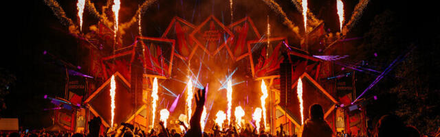 ФОТО: в первый день Beach Grind на сцене выступили Nublu, Томми Кэш и итальянское трио Meduza