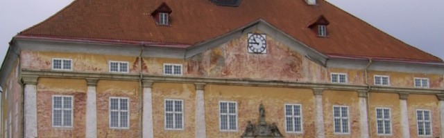 На конкурс по реновацию Нарвской ратуши представлено 4 предложения