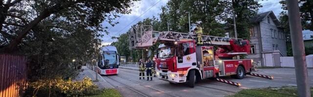 В Таллинне в связи со штормом спасателей вызывали 33 раза, было прервано движение трамваев