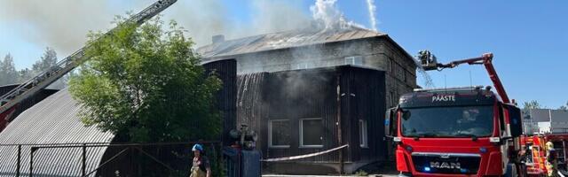 ФОТО и ВИДЕО: в Кохтла-Ярве горело промышленное здание