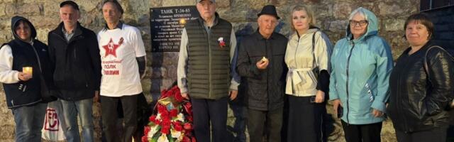 Рассвет памяти у танка: Депортированные активисты встретили День скорби в Ивангороде