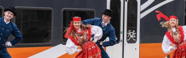 Elron запустит дополнительные вечерние поезда на время Праздника песни и танца