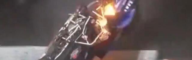 ВИДЕО | Жуткая авария на гонках NASCAR — пилот чудом выжил в невероятном столкновении!