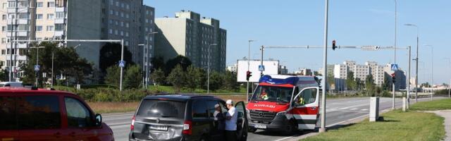 ФОТО | В Ласнамяэ из-за аварии на Лаагна въезд в город закрыт. В пробке — сотня машин