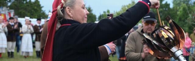 ФОТО: на Хийумаа соединились праздничный и победный огонь