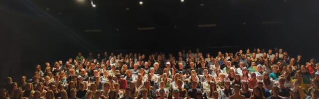 Республиканский фестиваль школьных театров: многие из этих эстонских подростков впервые увидели Нарву