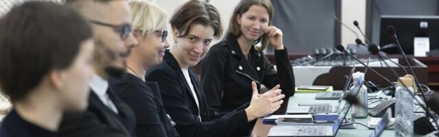 Молодые климатические активисты подали в суд против увеличения объемов добычи горючего сланца