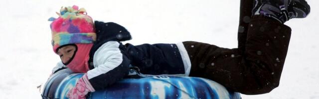 Катание на тюбинге за машиной может привести к крупному штрафу