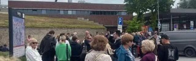 Латвийцев на границе с Россией начали разворачивать из-за удалённых данных в телефоне!