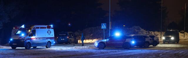 ФОТО | В Таллинне поезд сбил троих человек, которые распивали алкоголь между рельсами. Двум из них потребовалась первая помощь