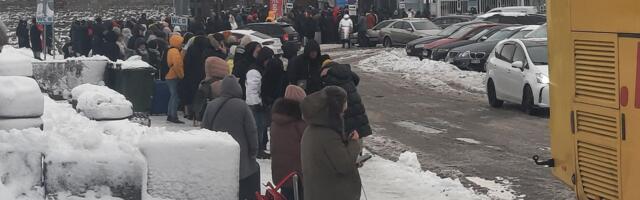 “Стояли почти сутки”. В преддверии праздников к нарвскому погранпункту образуются огромные очереди