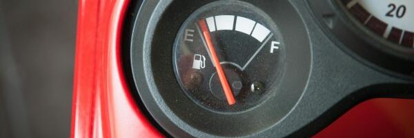 О чем пишет пресса: снизят ли налоги на топливо, ограничение вызывающих зависимость веществ