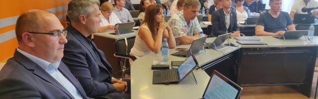 Часть бывших соратников Райк угрожают ей вотумом