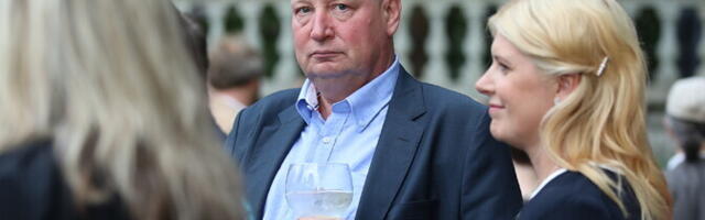 Европейская комиссия уволила Хенрика Хололея