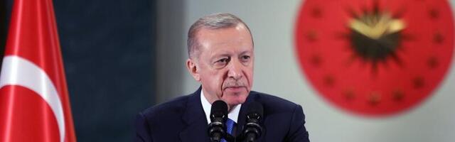 Эрдогану стало плохо в прямом эфире. Анкара опровергает сообщения о его плохом здоровье