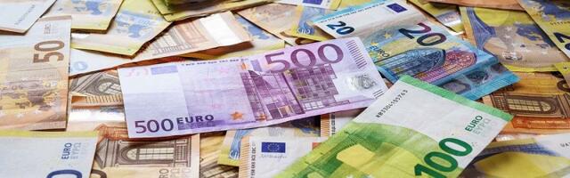 Европарламент запрещает платежи наличными на сумму более 10 000 евро