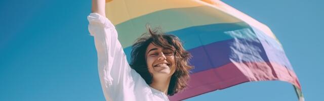 В Латвии могут запретить размещение флага ЛГБТК+ рядом с государственным