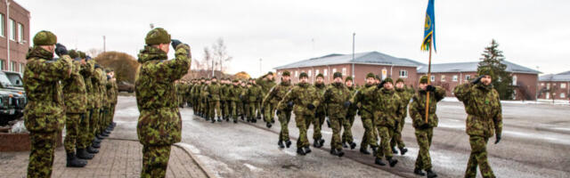 «Государство должно подставить плечо»: в Эстонии повысят пособие для срочников