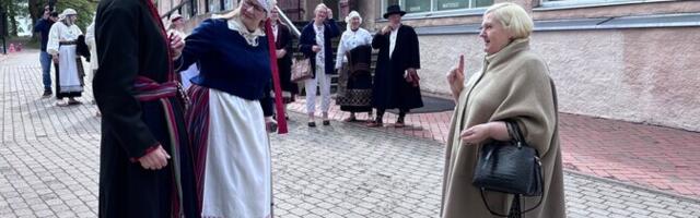 ФОТО: выпускники курсов Вильяндиской академии культуры сшили национальные костюмы