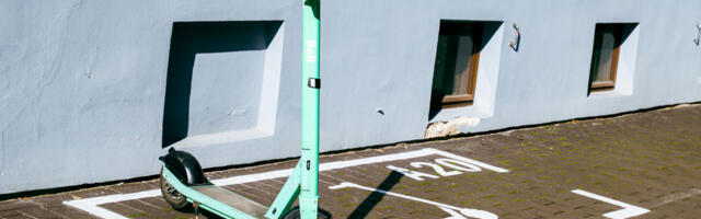 В Тарту создают отдельные парковки для арендных электросамокатов