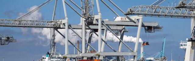 СМИ: Крупнейший порт ЕС готовится на случай войны с Россией