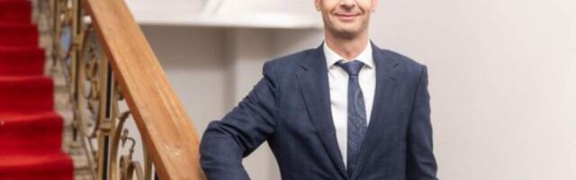 Вегеле поднимает вопрос, на каком основании в зале Сейма вывешен флаг Украины