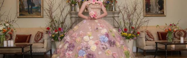 ФОТО: в Кейла-Йоа можно увидеть и сфотографироваться в платье в стиле Dior от эстонского флориста Татьяны Тридворновой