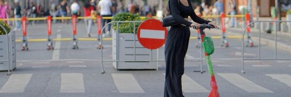 О чем пишет пресса: полисы OCTA для  электросамокатов, почему жертва преследования остается без защиты