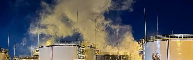 Зеленский заявил, что ВСУ поразили два НПЗ в регионах России. В результате атаки один человек погиб